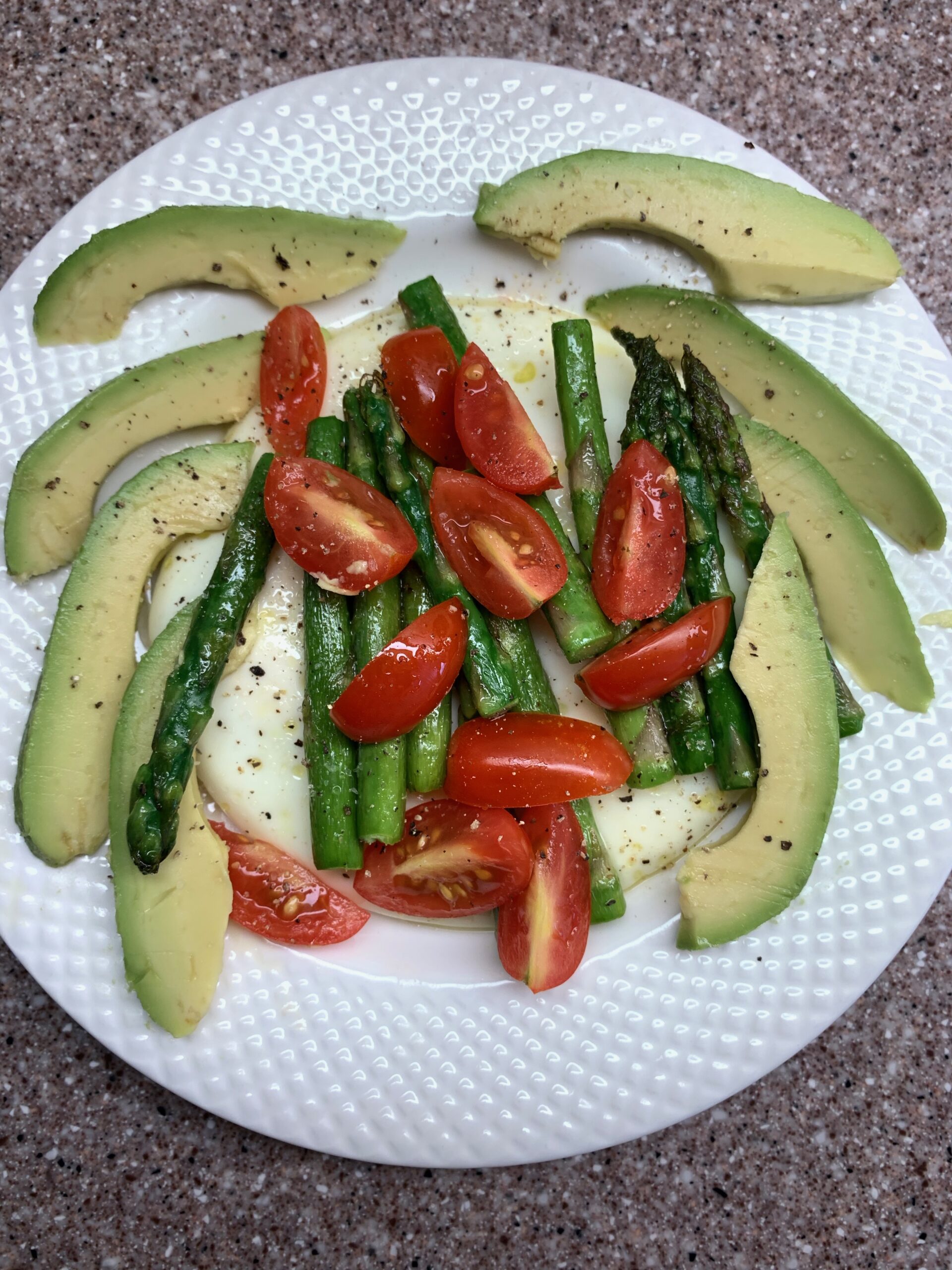 Healthy breakfast with avocado and other vegetables