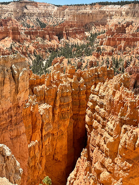 Utah Travel Photos from three National Parks and Travel Tips. Don't hesitate to consider traveling to Utah. Mesmerizing!